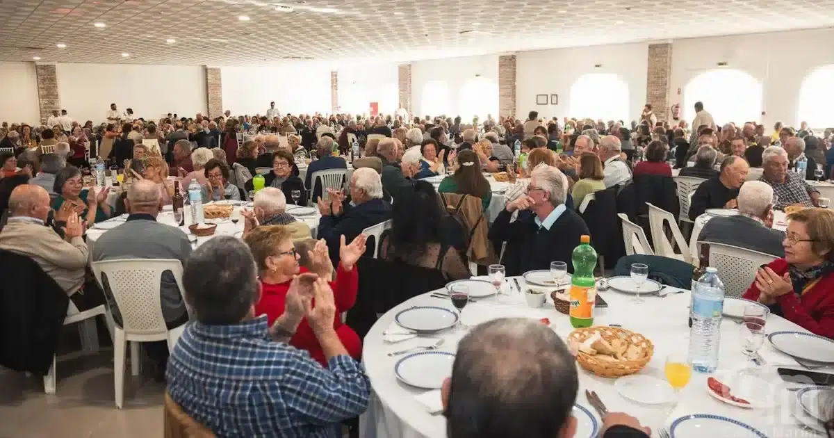 Grande almoço convívio de seniores.